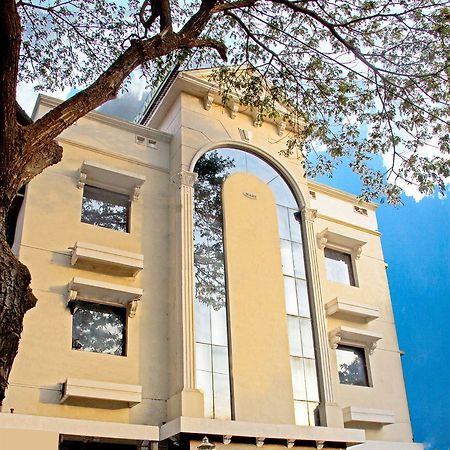 Deluxe Hotel Chennai Eksteriør billede