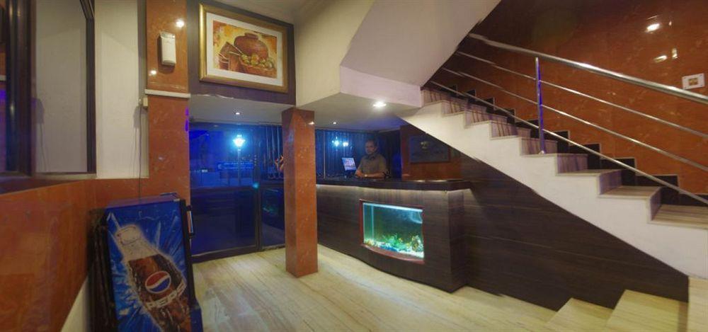 Deluxe Hotel Chennai Eksteriør billede