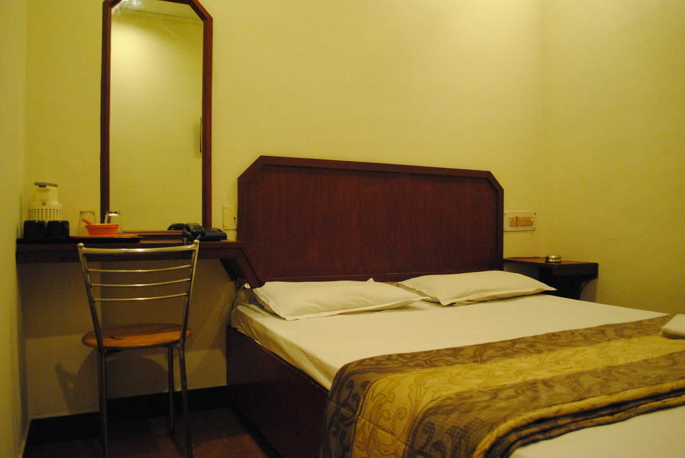 Deluxe Hotel Chennai Eksteriør billede