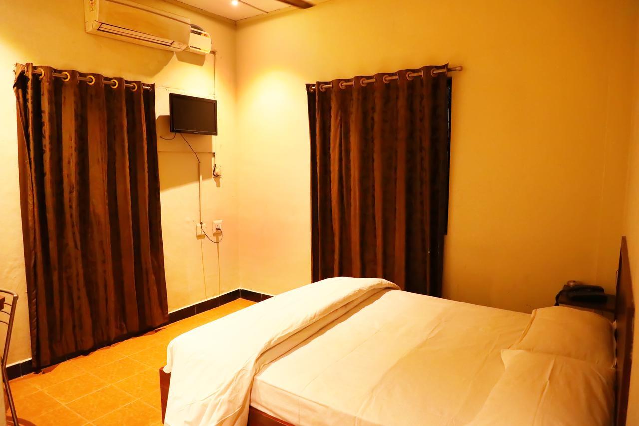 Deluxe Hotel Chennai Eksteriør billede