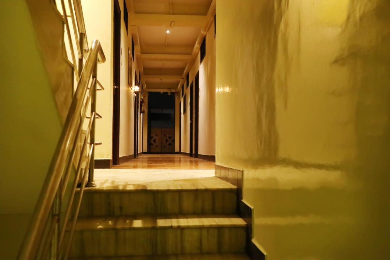 Deluxe Hotel Chennai Eksteriør billede