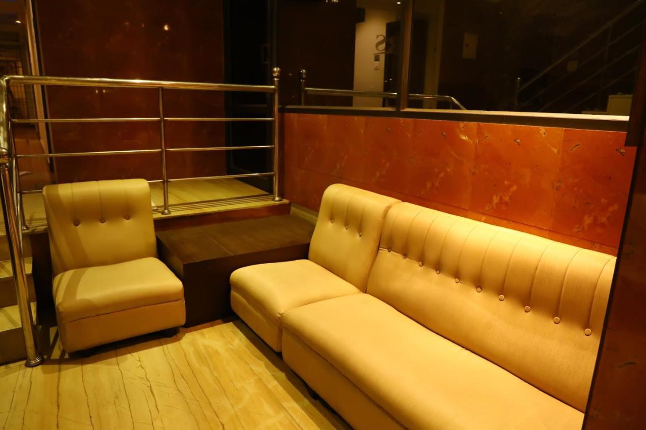 Deluxe Hotel Chennai Eksteriør billede