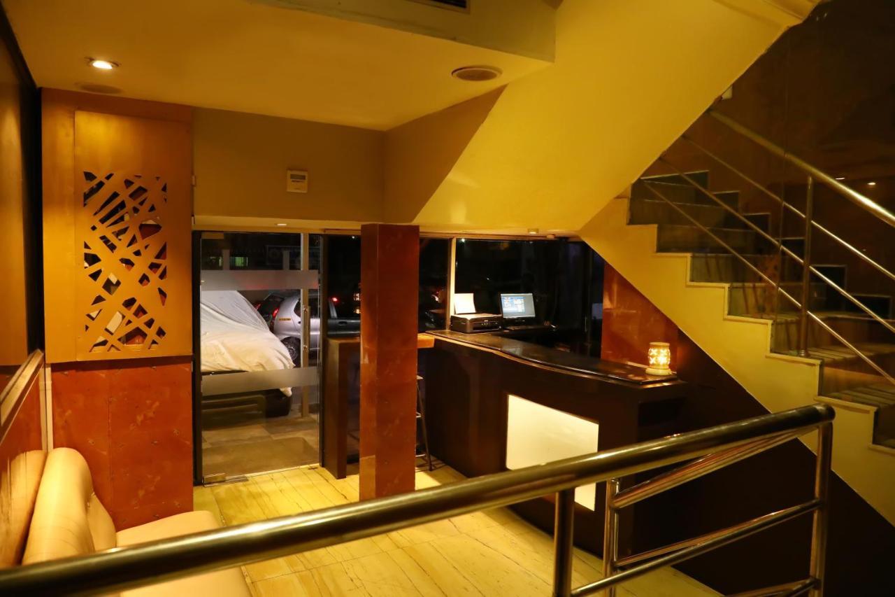 Deluxe Hotel Chennai Eksteriør billede
