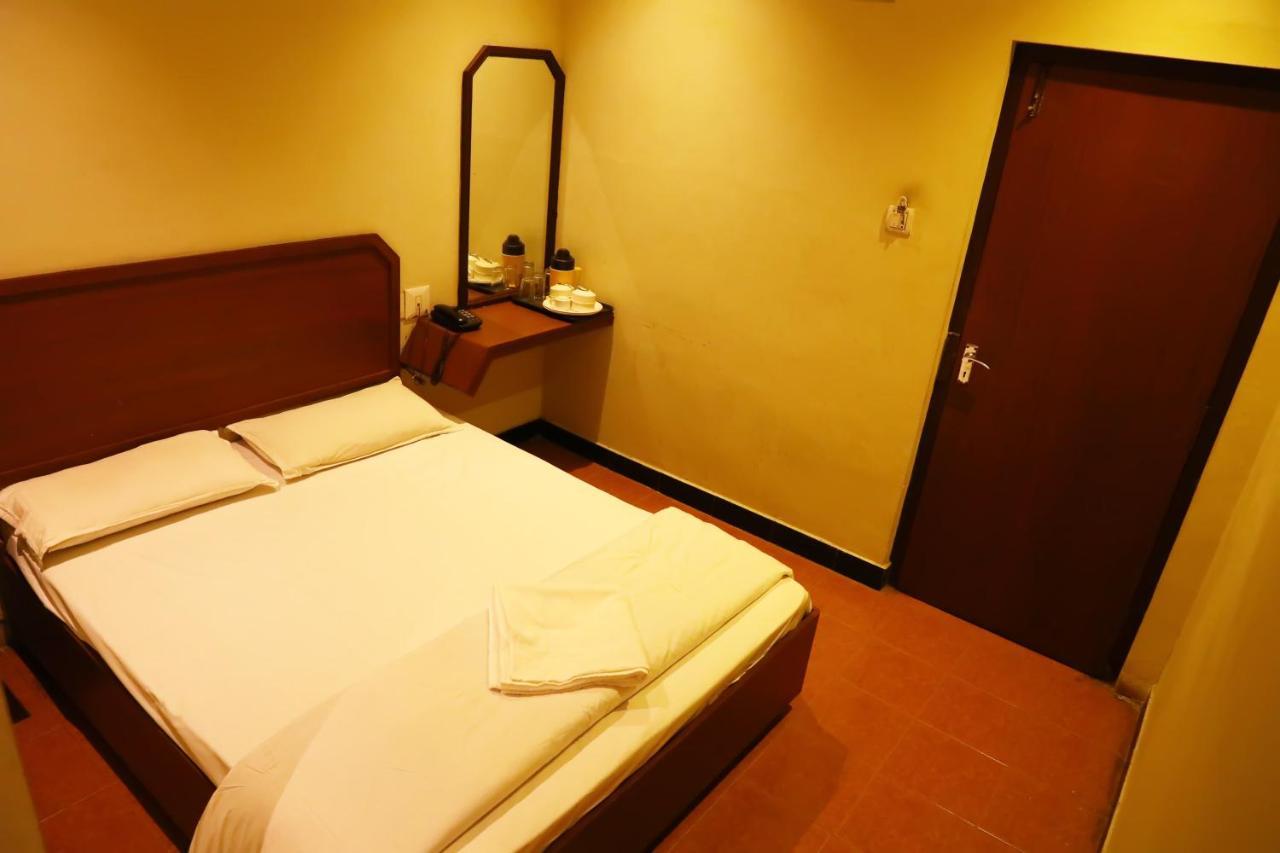 Deluxe Hotel Chennai Eksteriør billede