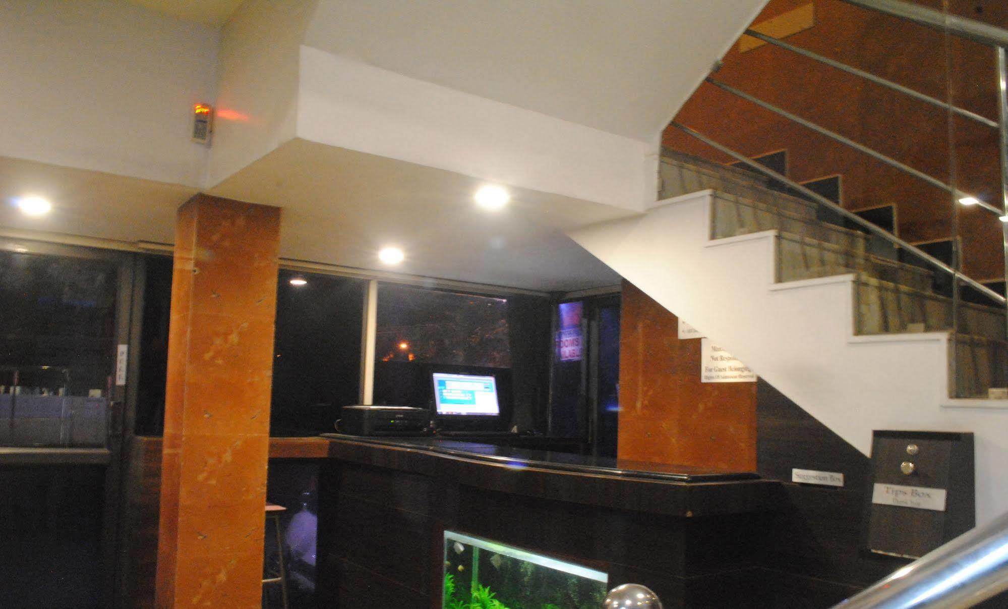 Deluxe Hotel Chennai Eksteriør billede