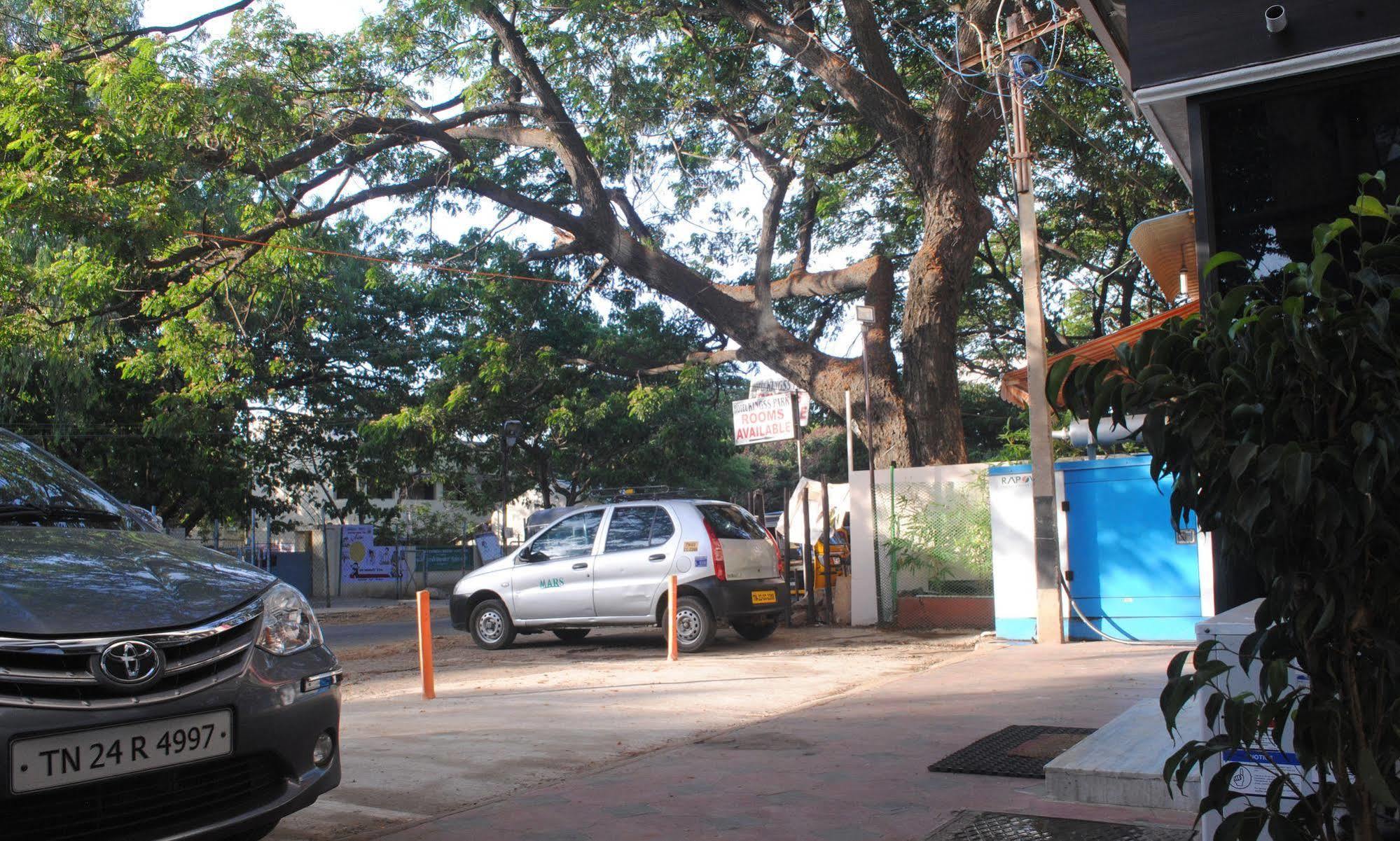 Deluxe Hotel Chennai Eksteriør billede