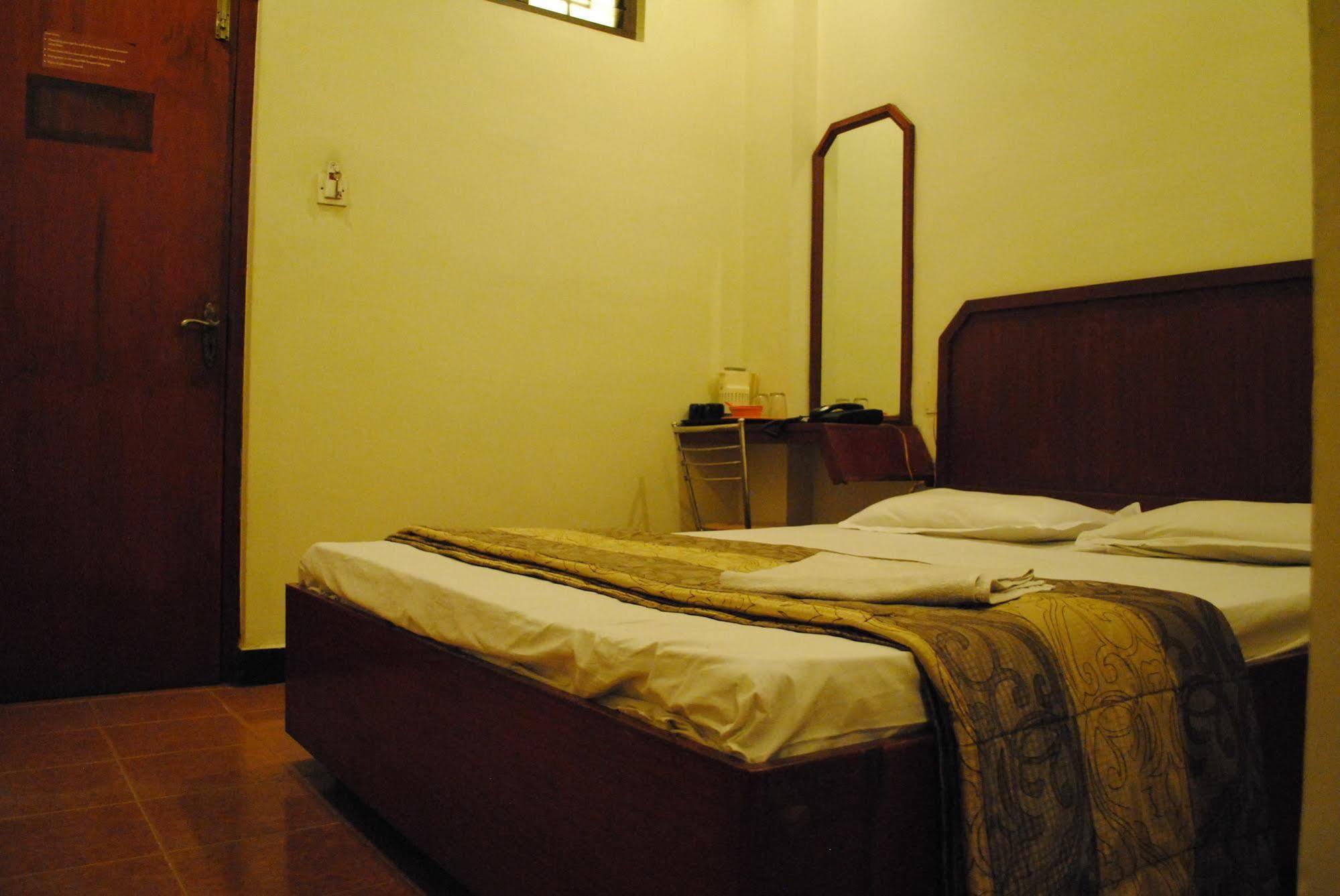 Deluxe Hotel Chennai Eksteriør billede