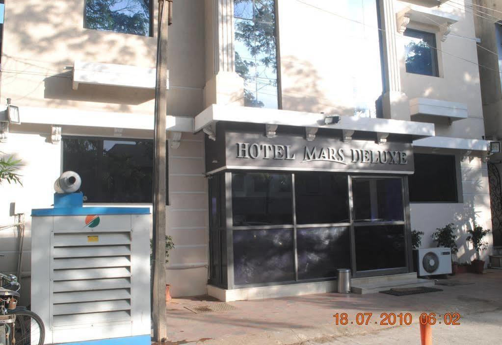 Deluxe Hotel Chennai Eksteriør billede