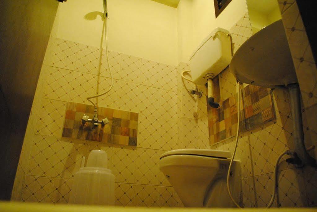 Deluxe Hotel Chennai Eksteriør billede